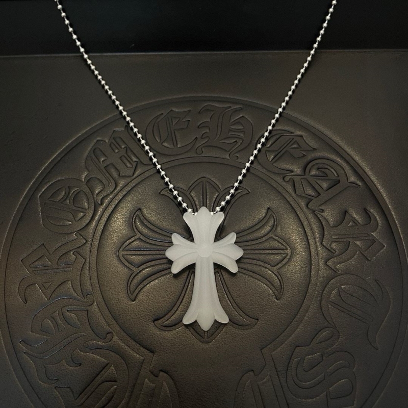 Ch*0me He**ts necklaces